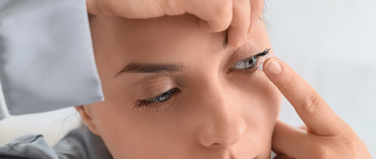 How to Put in Contact Lenses Step-by-Step