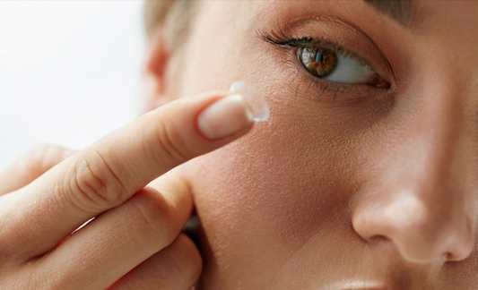 How to Put in Contact Lenses Step-by-Step